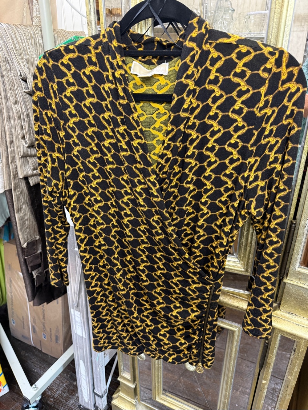 MICHAEL
Michael Kors Black & Gold Chain Print
Draped Side Zipper Blouse Large